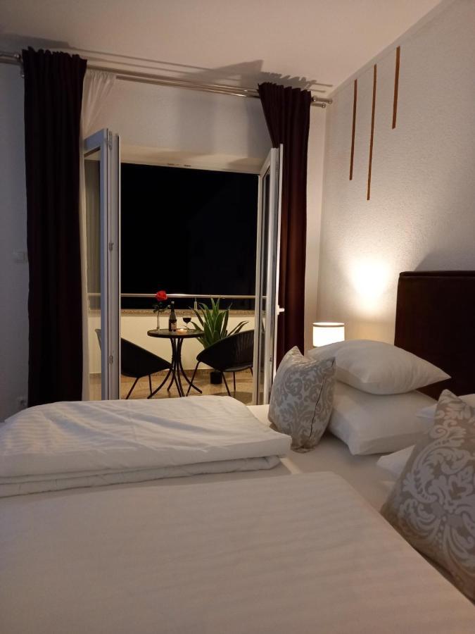 Garfild 1 Guest House Novi Vinodolski Bagian luar foto