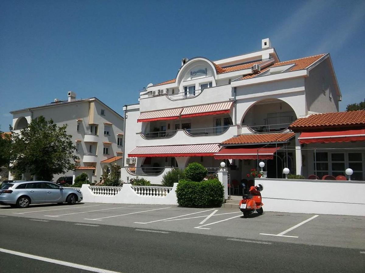 Garfild 1 Guest House Novi Vinodolski Bagian luar foto